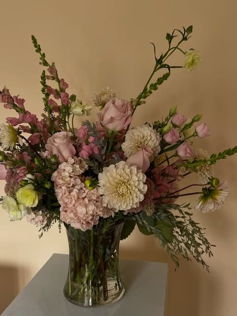 A vase of pink and white flowers.